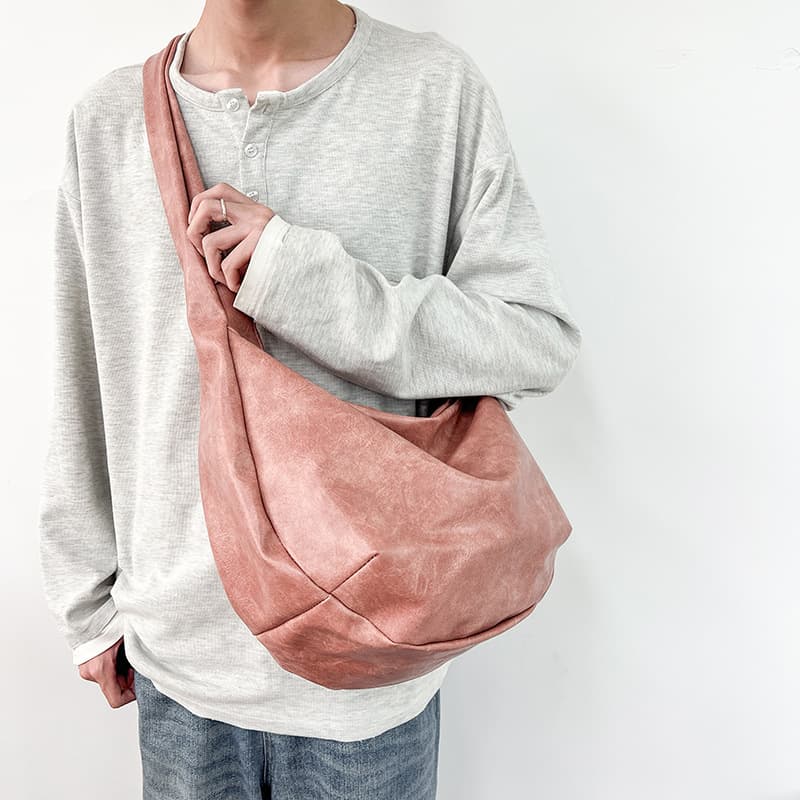 トートバックメンズ シンプル三日月形 柔らか肩掛けかばん